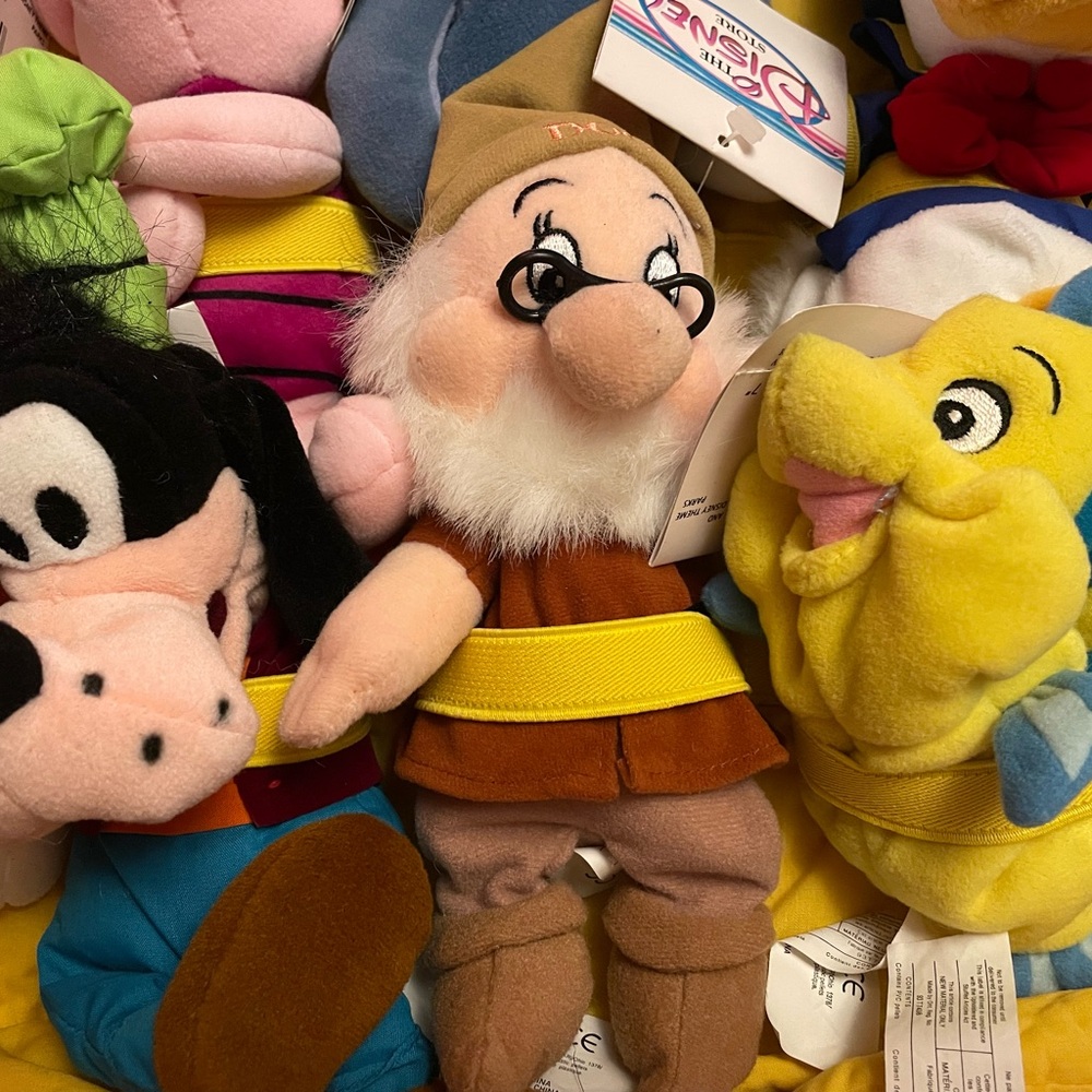 Vintage 90s RARE Disney Store Bean Bag Backpack & First 12 Characters Ever - Picture 9 of 11
